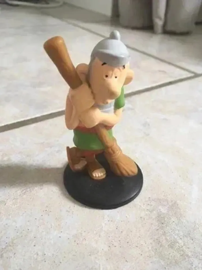 Figurine Caius Joligibus – Collection Astérix 2019 – Très Bon État - photo numéro 2