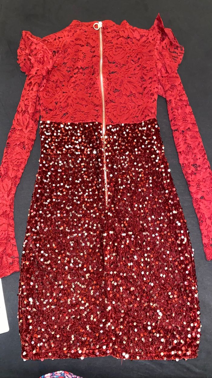 Robe rouge dentelle & sequins neuve – Taille S ✨ - photo numéro 3