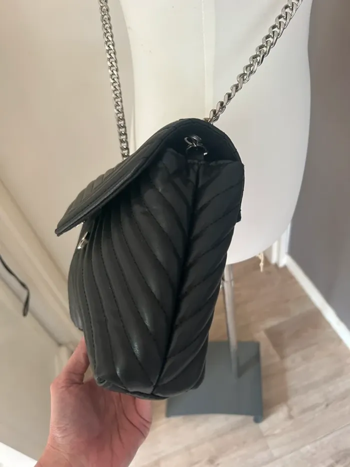 Bershka, sac enveloppe noir anse chaîne argenté - photo numéro 6