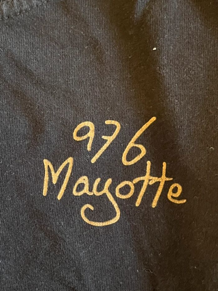 Je vend un tee shirt mixte Mayotte 3-4ans très bon état - photo numéro 3