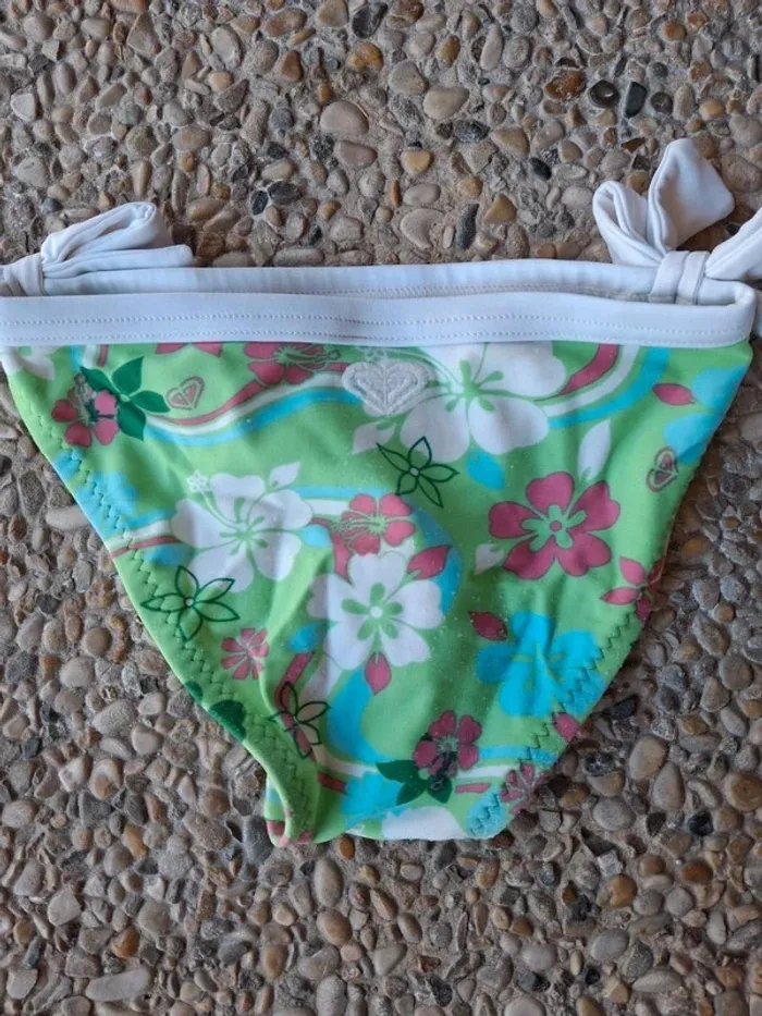 Bas de maillot de bain culotte verte blanche fleurs Hawaï roxy taille 3 ans - photo numéro 2
