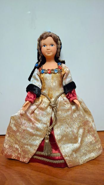 Poupée régionale folklorique Anne Duchesse de Bretagne Le Minor