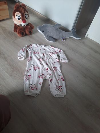 Combinaison neuve 6-9mois