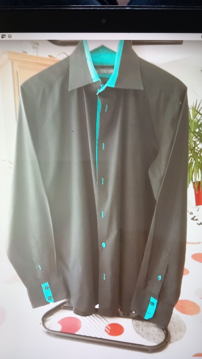 Chemise homme ,coupe ajustée.