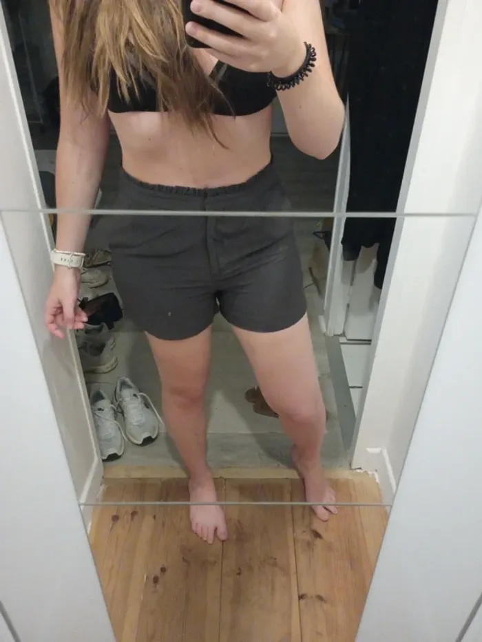 Short gris foncé - photo numéro 2