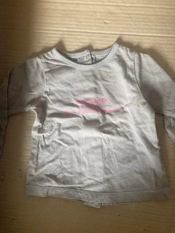 Haut gris avec dessin