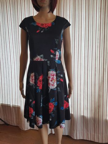 Jolie Robe Paola! Taille be fr 38 noir fleuries