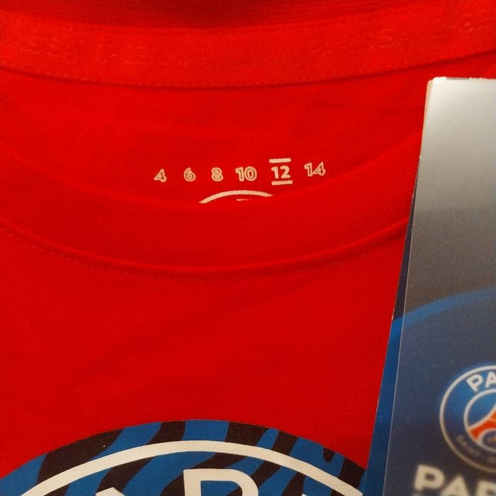 T shirt Paris St Germain neuf avec étiquette 🏷 12 ans - photo numéro 3