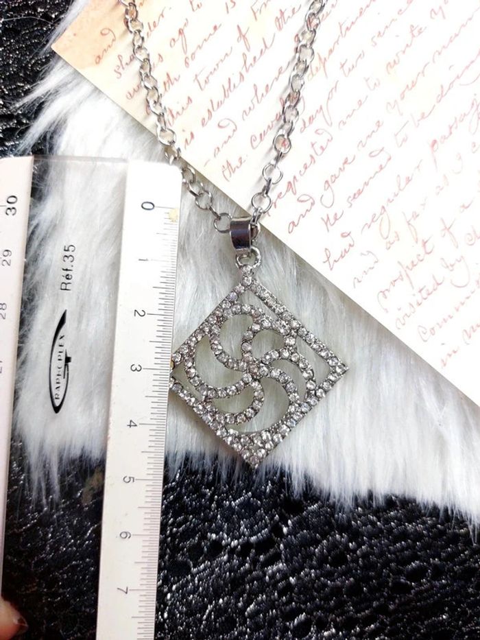 Magnifique collier avec pendentif à strass style vintage Y2k - photo numéro 3