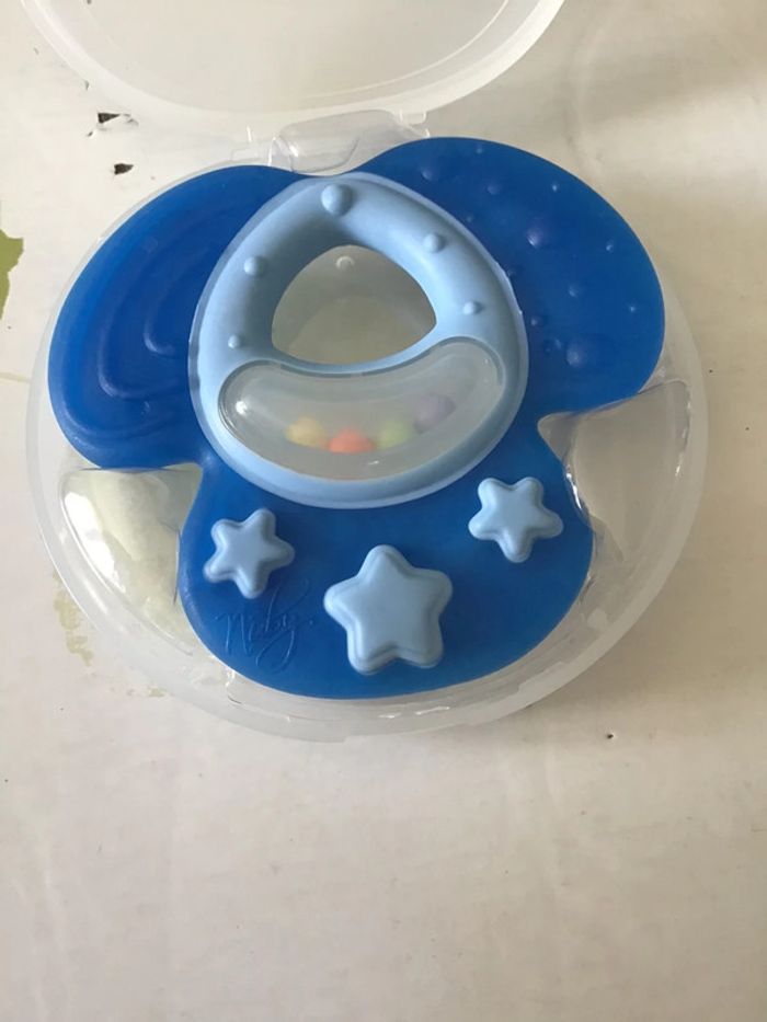 Anneau de dentition hochet des 6 mois marque Nûby - photo numéro 2