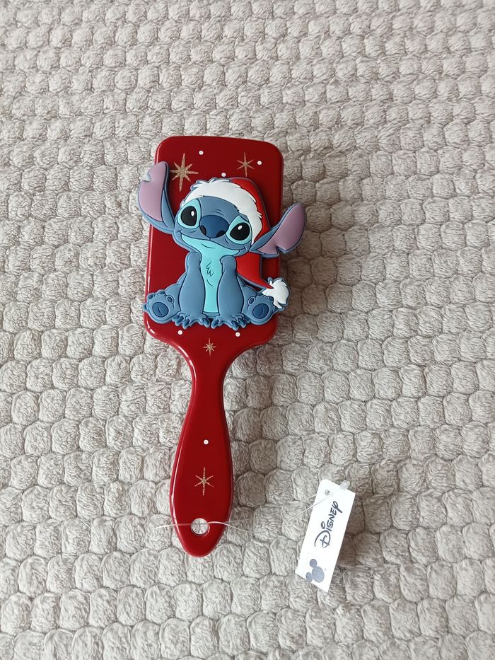 Brosse à cheveux Stitch spécial Noël - photo numéro 3
