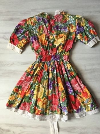 Robe fleuri 8 ans comme neuve