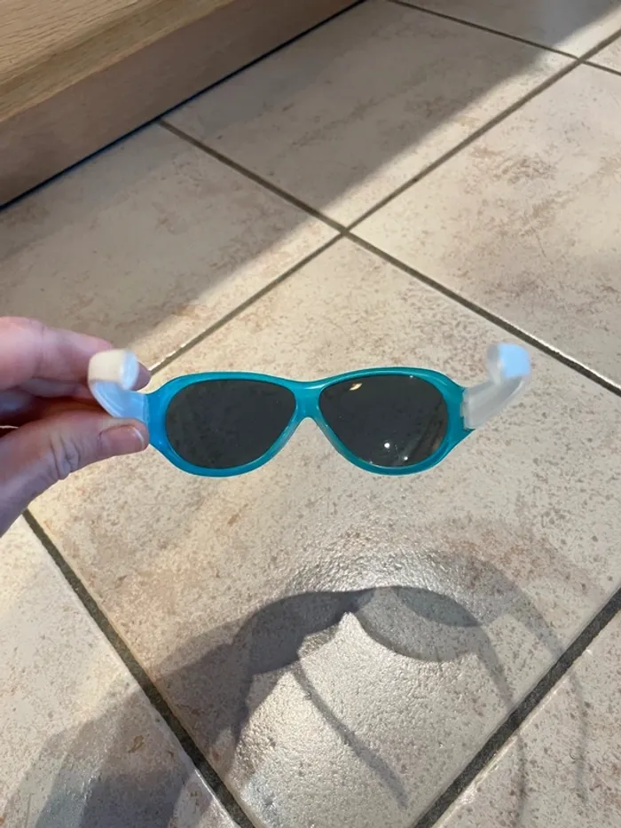 Lunettes de soleil bébé (bleu) - photo numéro 4