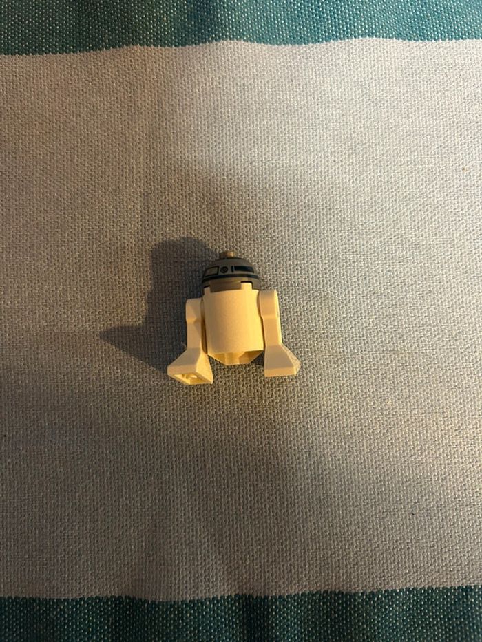 Lego Star Wars R2-D2 - photo numéro 2