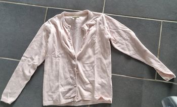 Gilet fille en parfait état porté 2 fois 10 ans