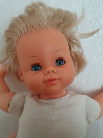 Poupée blonde années 70 yeux bleus