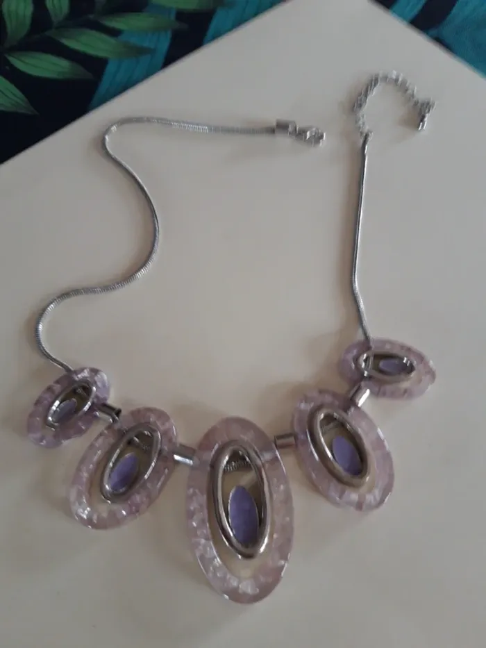 Collier fantaisie mauve