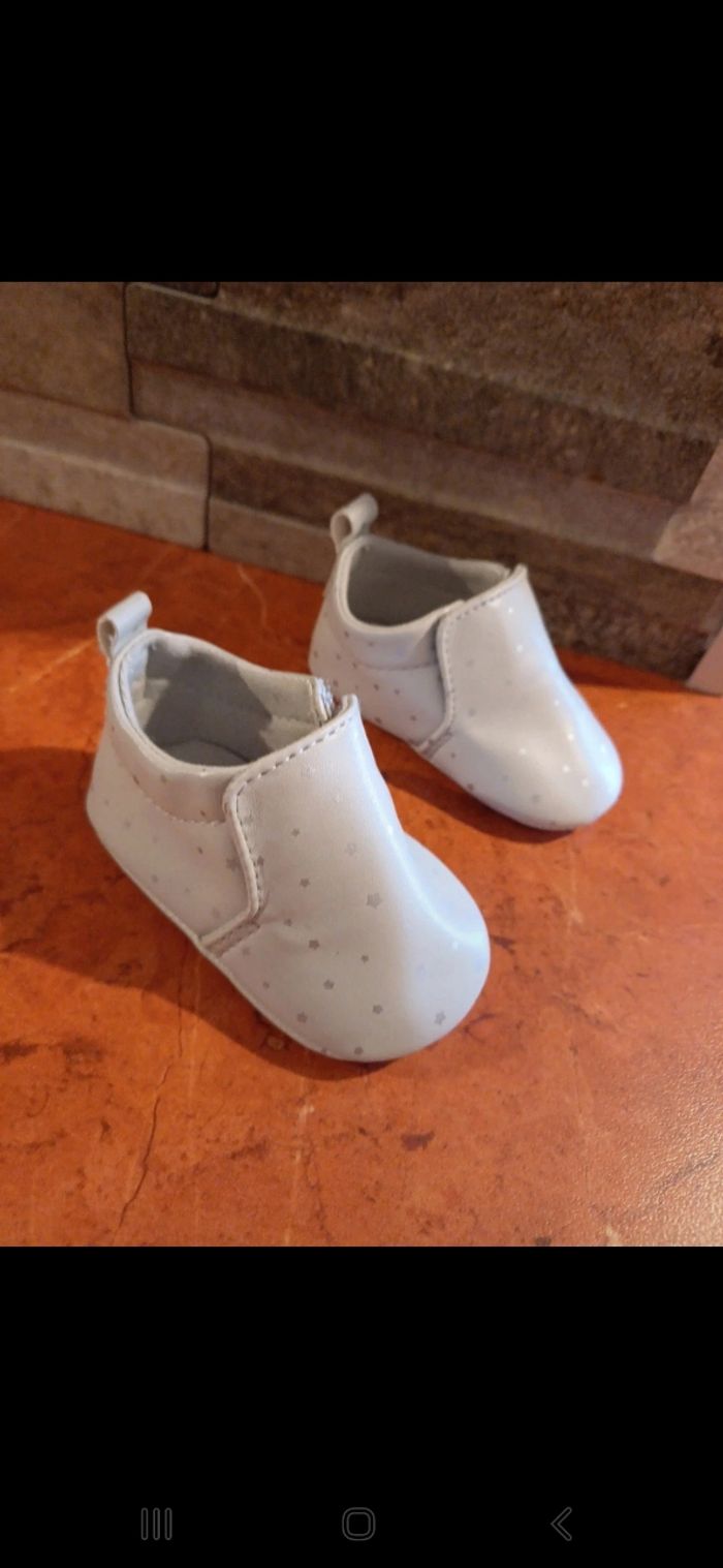 Chaussures bébé taille 0 /6 mois - photo numéro 2