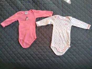 2 bodies manches longues petit bateau, taille 6mois.