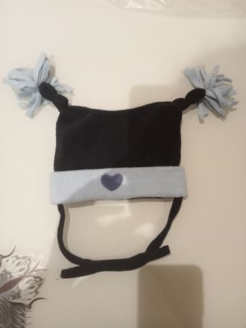 Bonnet bleu clair et marine