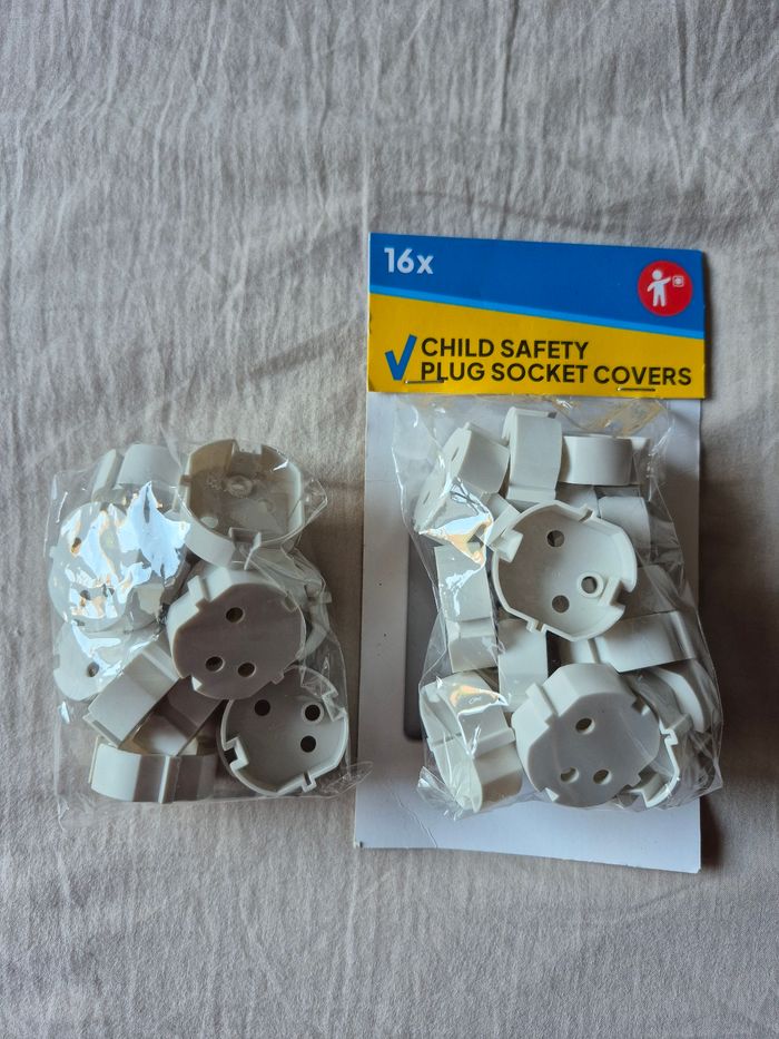 Lot 31 caches prises électriques pour enfant