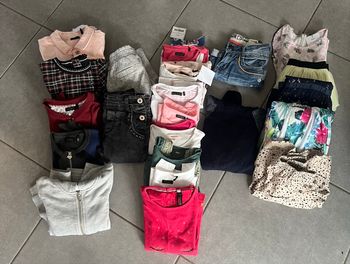 Lot 24 vêtements 6 ans. Ikks et catimini