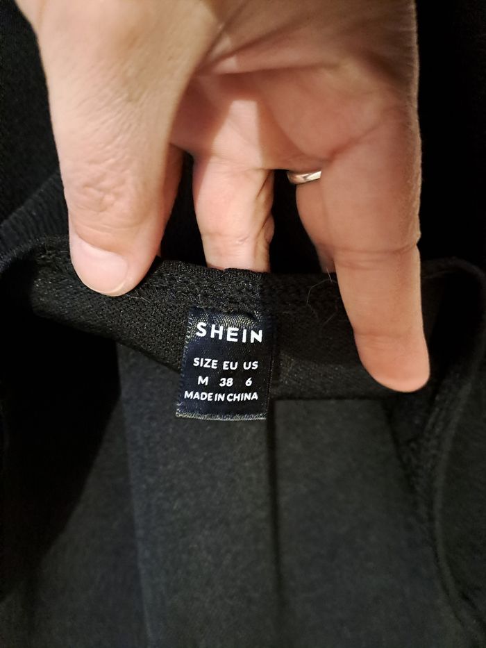 Robe noir - photo numéro 3