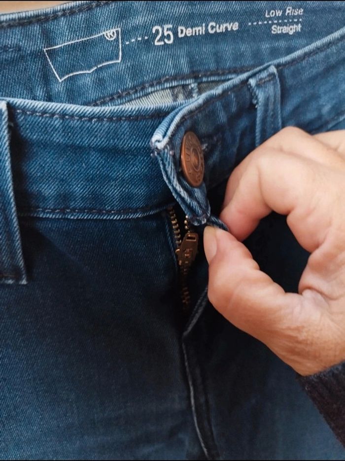 Jean low rise straight taille w25 L32 (38) - photo numéro 3