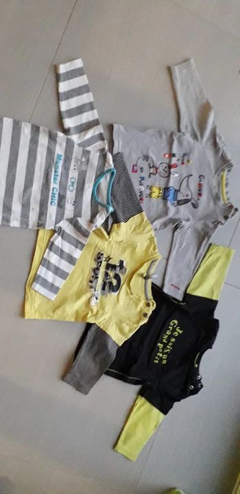Lot de 4 tee-shirts manches longues 12 mois