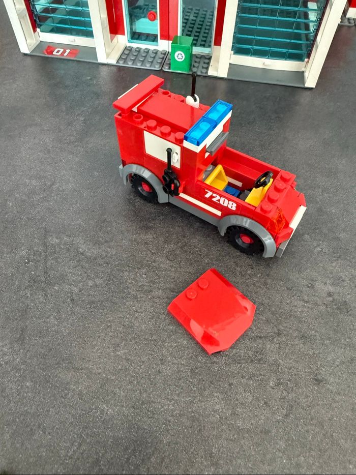 Lego city caserne pompiers 7208 - photo numéro 10