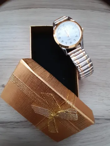 Montre quartz, bracelet élastic, dorée et argentée