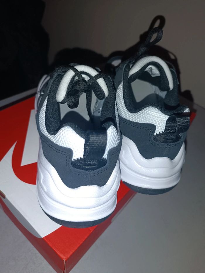 Baskets Nike taille 41 - photo numéro 5