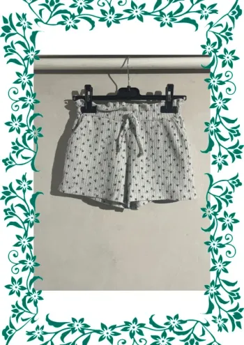 Short léger à fleur 8ans