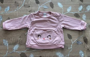 Sweat bébé rose avec cœur 