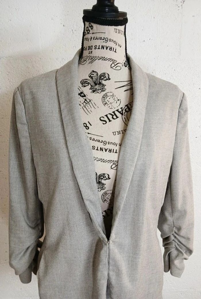 🩶 Blazer beige grisé H&M – Taille 40 – Chic & léger – Très bon état - photo numéro 2