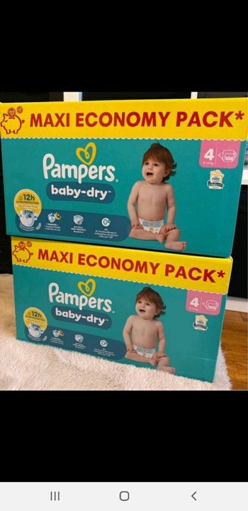 Lot de 2 cartons pampers taille 4