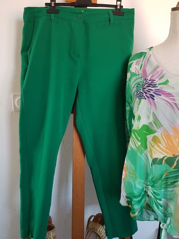 Pantalon femme vert. Actuelle. Taille 42, 86cm de tour de taille, 92cm de haut.