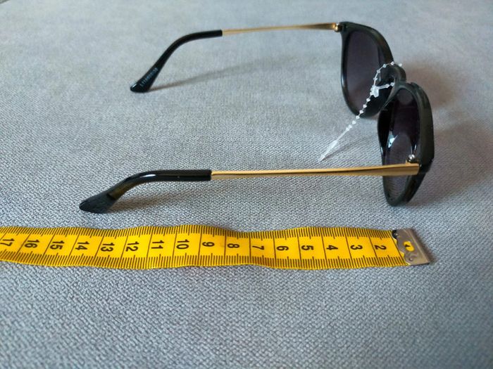 Lunettes de soleil noires – Neuf avec étiquette - photo numéro 6