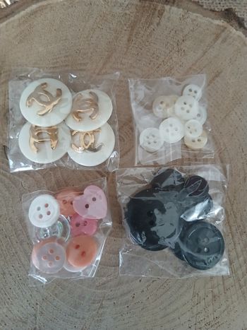 Lot de 4 sachets de boutons