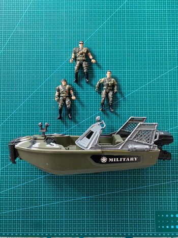 Figurines Soldats + bateau - GIJOE Action Force Cops