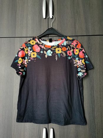 T-shirt noir fleuri