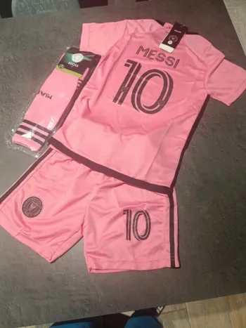 Tenue foot Léo Messi Inter Miami rose. T.20