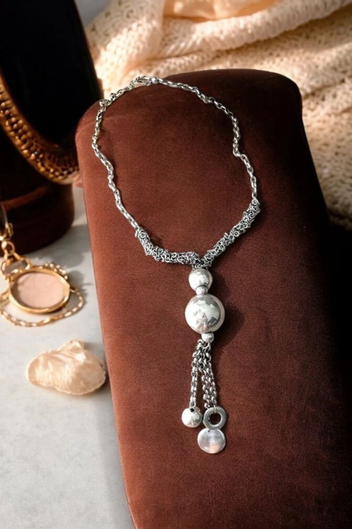 Magnifique collier sautoir métal couleur argenté