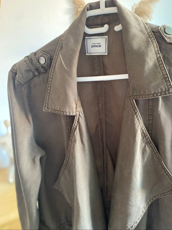 Veste légère kaki. Taille M