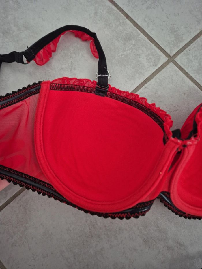 Soutien gorge rouge coque ampliforme bretelles amovibles - photo numéro 4