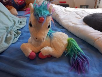 Peluche licorne musicale