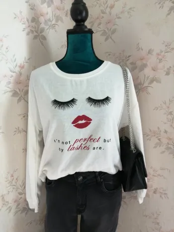 Pull crème à messages avec visage de femme / Mim / (L)