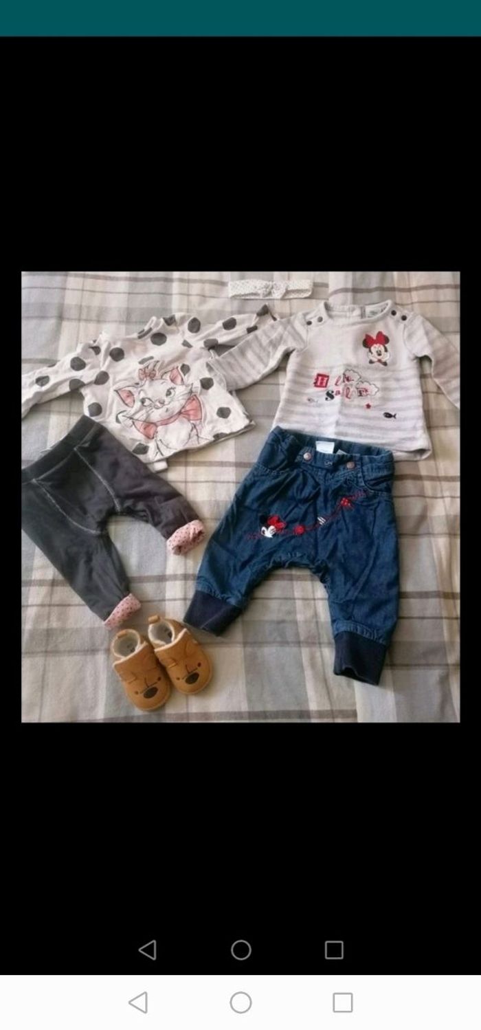 2 ensembles Disney 1 bandeau, des chaussons en 3mois