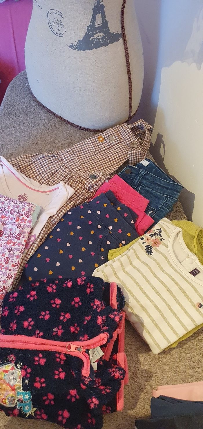 Lot de vêtements fille 5/6 ans