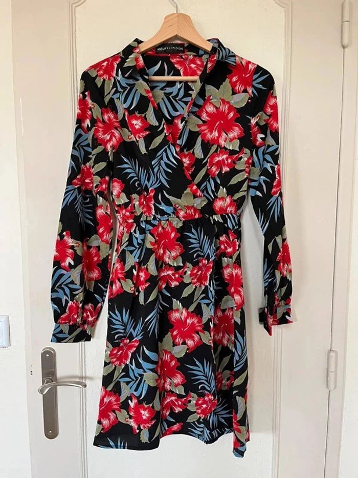 Robe noire imprimé hibiscus rouge – Taille 38 - photo numéro 2